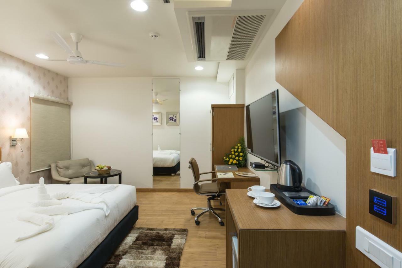 Hotel Atishay Bhopal Eksteriør bilde