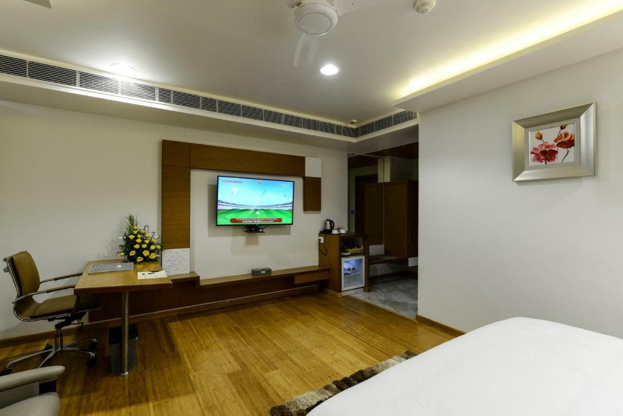 Hotel Atishay Bhopal Eksteriør bilde